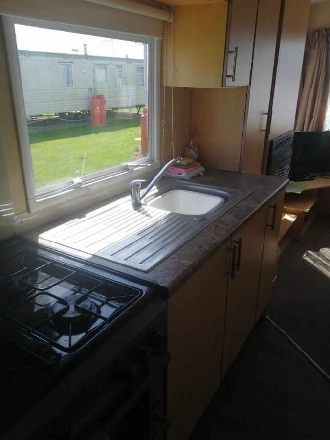 Adorable 2 Bedroom Caravan In Clacton-On-Sea Exterior photo