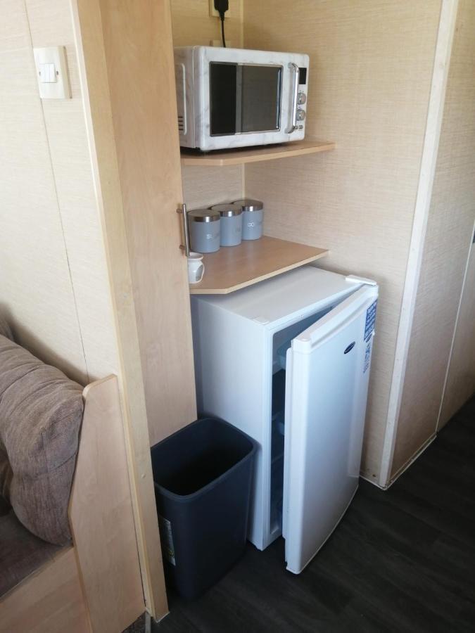 Adorable 2 Bedroom Caravan In Clacton-On-Sea Exterior photo